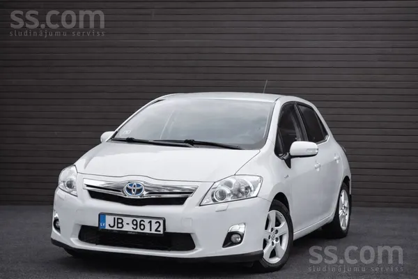 Toyota Toyota Auris hybrid 2012. gada 1.8 hibrīds ar auto