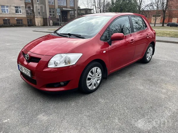 Toyota Toyota Auris ar dažām piezīmēm. Automāts. 1.6 Benz