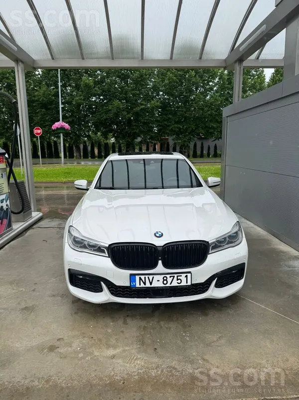 BMW Auto ar ļoti labu komplektāciju. Labā tehniskā un