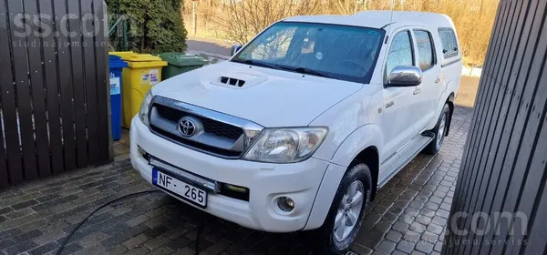Toyota Pārdodu koptu Hiluxu. 
