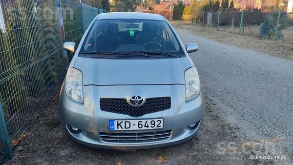 Toyota Автомобиль в хорошем состоянии. Двигатель не дымит