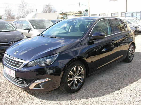 Peugeot 1.2 benzins 81kw. Automašīna tikko ievesta, labā t