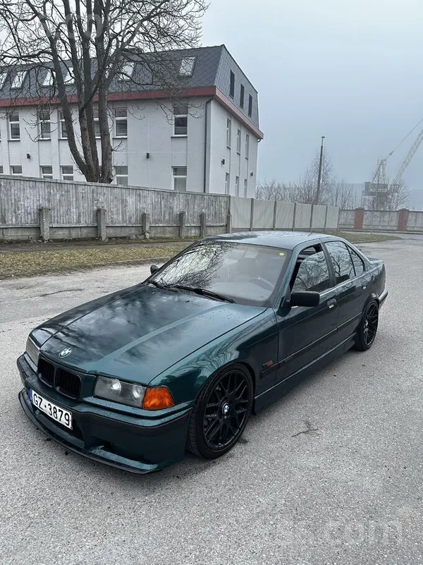 BMW BMW E36 ar reģistrētu pārbuvi