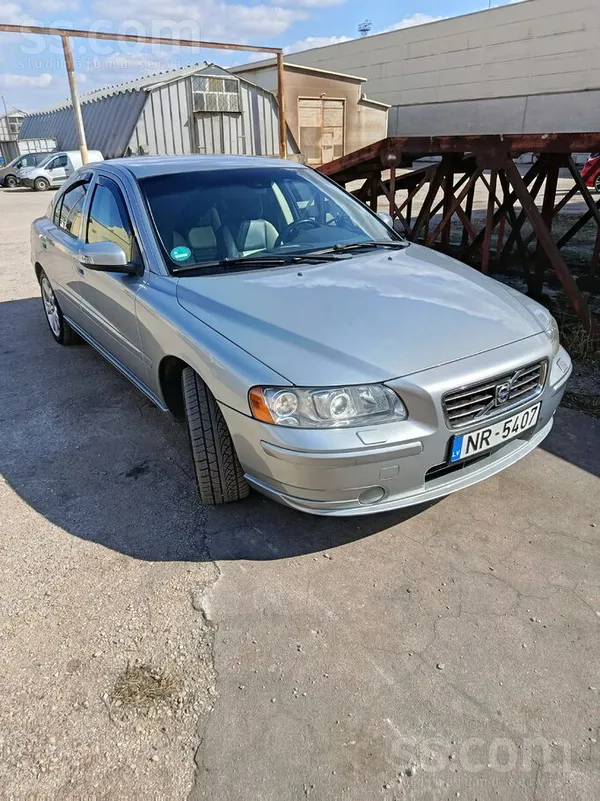 Volvo 120kw. 163zs, šobrīd ap 200zs. Esmu auto pirmais ī