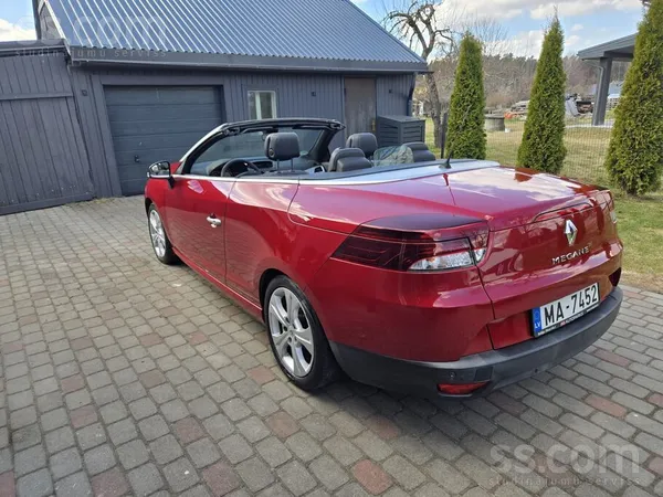 Megana 3 kabriolets ar cieto panorāmas jumtu. Var braukt gan ziemā, gan vasa