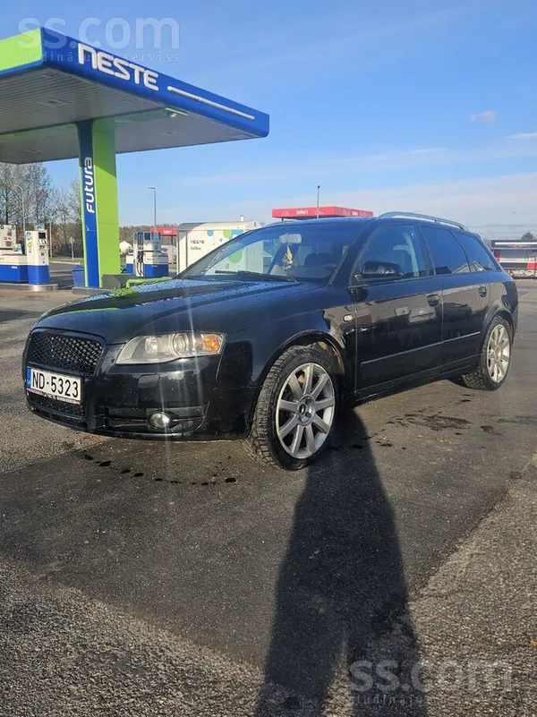 Audi Pārdodu audi a4. Ir vizuāli defekti, sīkumi arī te