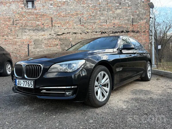 BMW 730 Xdrive 
3.0D 190kw
-Ideālā tehniskā un vizuālā stāvoklī. 
-Dzinēj