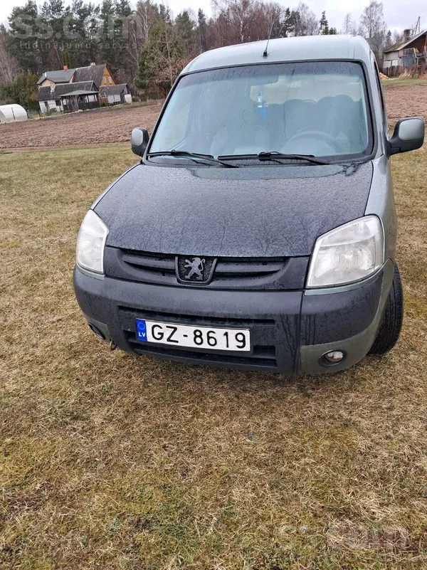 Auto gan darbam , gan atpūtai. Nomainītas daudz detaļas , aizmugurars tilts
