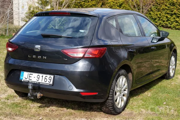 Seat Ir vizuāli defekti. Nomainīti visi Riteņu gultņi, 