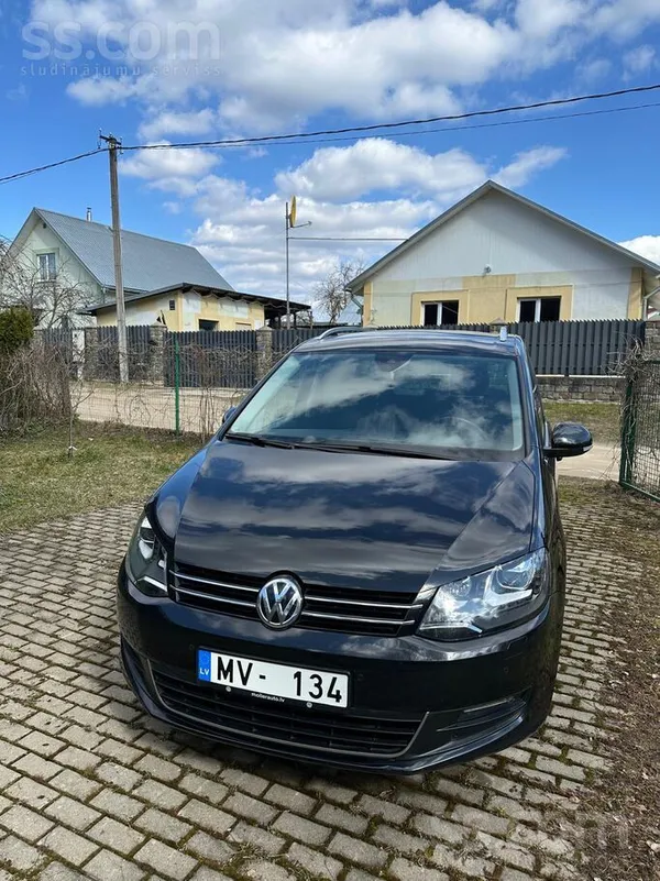Volkswagen 5-vietīgs Sound komplektācijas ģimenes auto. Auto 