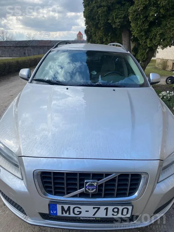 Volvo Pārdodu labu, uzticamu volvo. Ir nopirkta jauna ma