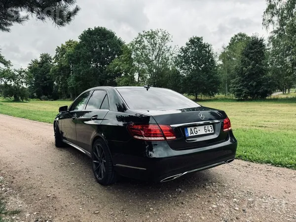 Mercedes Pārdod Mercedes Benz E220 2013.gada sedans, faceli