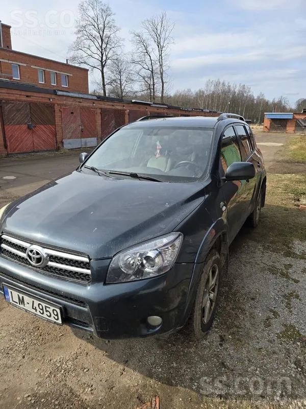 Toyota Tirgojas Toyota Rav4 , bez tehniskās apskates. Aut