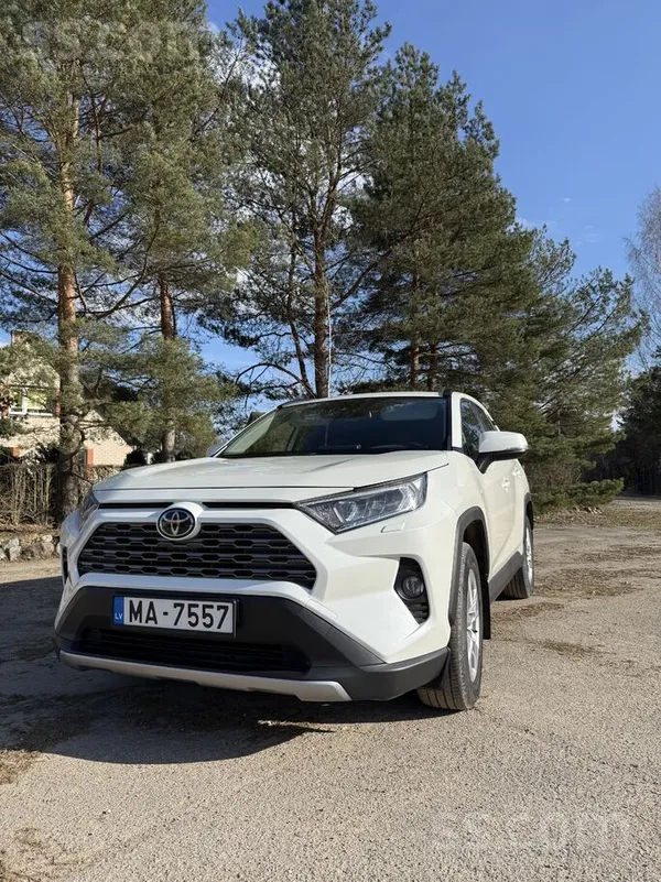 Toyota Pārdod Toyota Rav4, 2019.gada izlaidums. Krāsa Whi