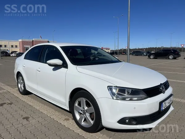 Volkswagen VW Jetta 1.4tsi ar automātisko pārnesumkārbu. 