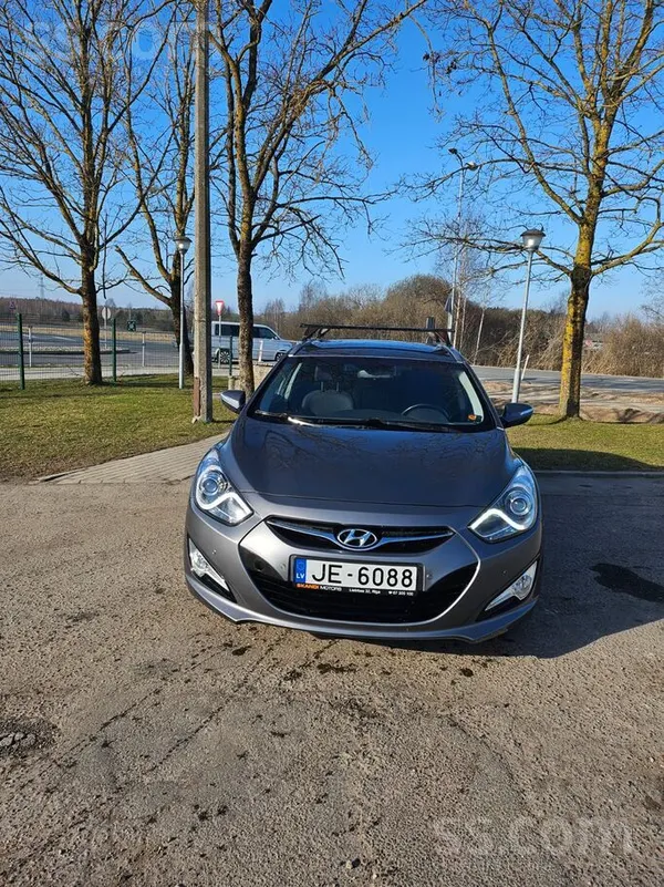 Pārdod Hyundai i40, 2013. gada izlaiduma, ar uzticamu 1, 6 l dīzeļdzinēju (1