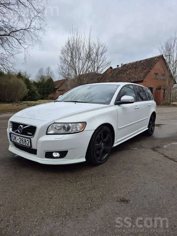 Volvo Pārdodu volvo v50 R-design. 2.0D3 5 cilindru volvo