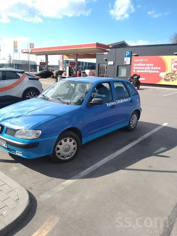 Seat Vizuāli defekti kas redzami bildēs, sīki tehniski 
