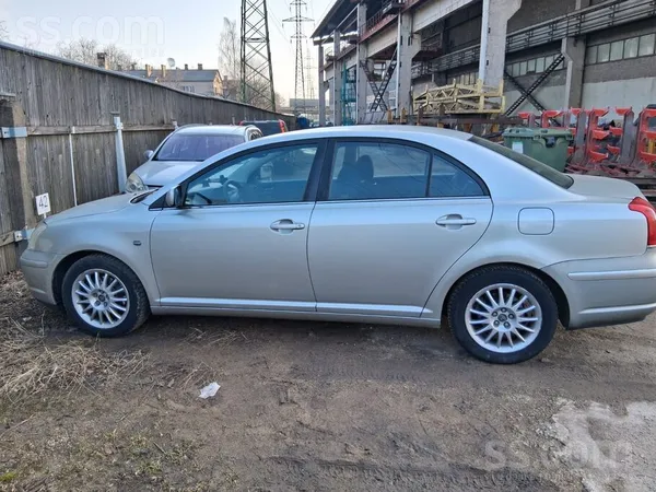 Toyota Машина на полном ходу. Сел и поехал.
