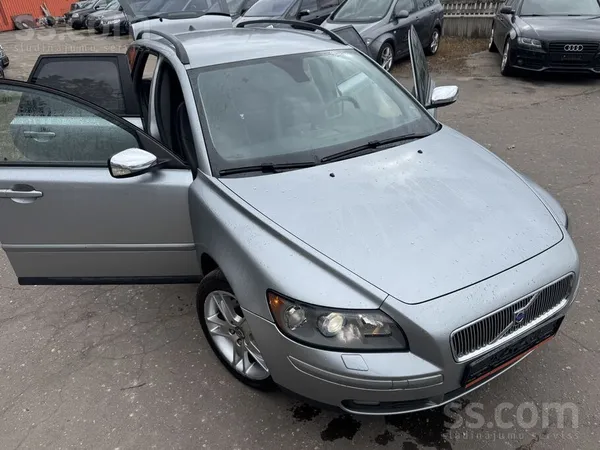 Volvo Ievests Volvo V50 D5 , 5 cilindru Volvo dzinejs. S