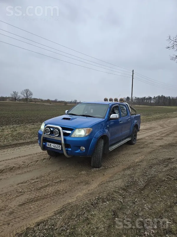 Pārdod Toyota Hilux. Mēnesi atpakaļ nomainīta pilnībā visa hadavaja- lāgas,