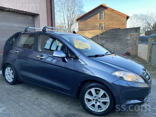 Honda Honda Fr-V tehniskā un vizuālā stāvoklī. Ir neliel