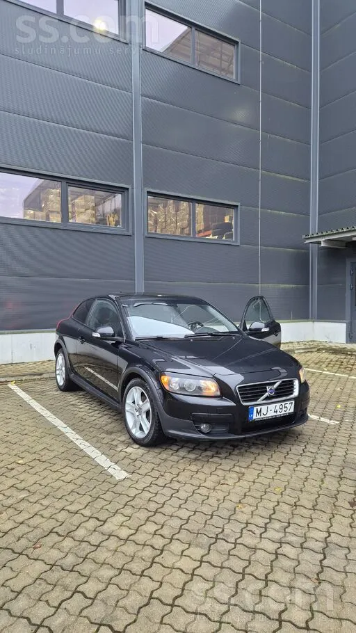 Volvo Pārdodu Volvo C30, 2009. gada izlaiduma – uzticamu