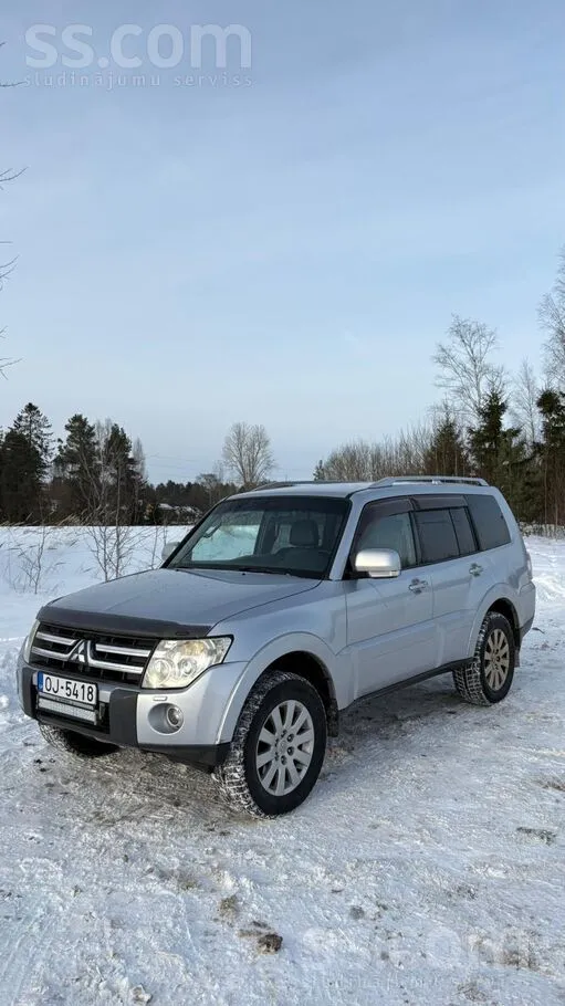 Pajero braucamā kārtībā. Ir vizuāli defekti. Nesen mainīts: visu bremžu disk