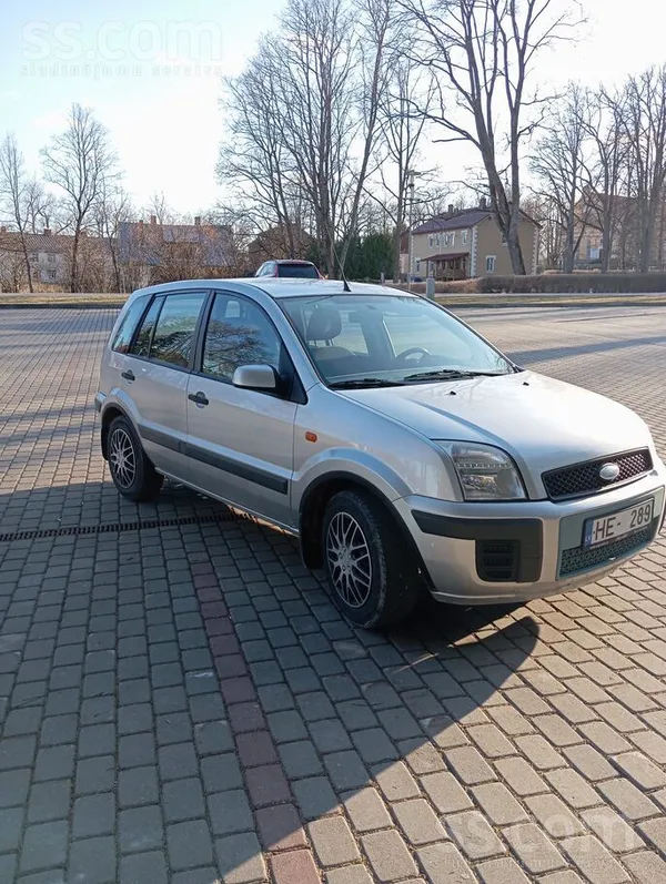 Pārdodu Ford Fusion labā stāvoklī, pirkta Latvijā. Vienmēr sekots līdzi. Lab