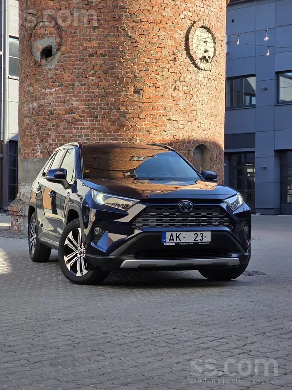 Pārdodu Toyota Rav4 Hybrid Luxury Plus ar mazu nobraukumu. 
Auto ir teicamā