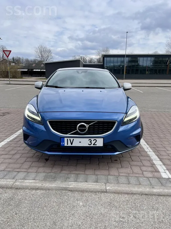 Volvo Pārdod Volvo V40 D3 R-Design, 2017.g. 