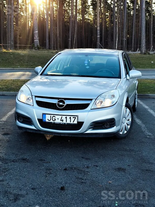 Opel Īpašnieks pārdod automašīnu labā tehniskā un vizuā