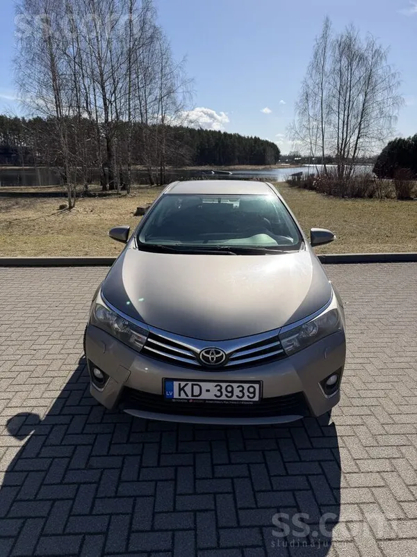 Продаю Toyota 1.6 бензин газ Самый надёжный в этом классе мотор. Технически