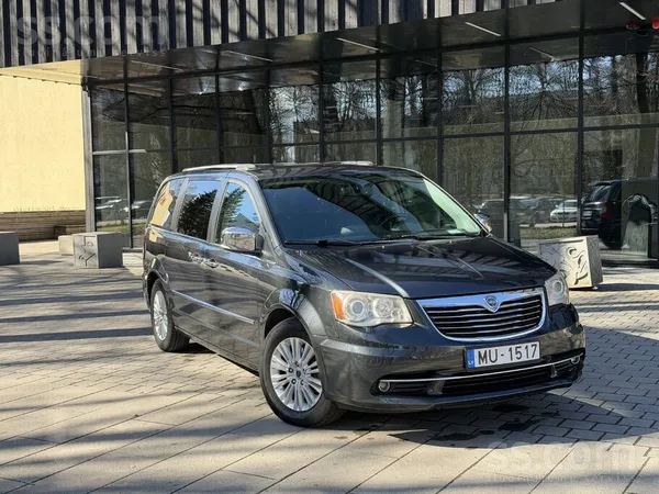 Lancia LV : Lancia Voyager 2.8 Crd (automāts) – teicamā s