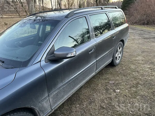 Volvo Pārdodu labu un uzticamu Volvo V70.