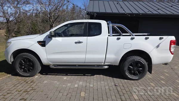 Ford Ļoti labā stāvoklī, komplektā ziemas riepas ar lie