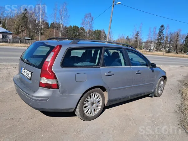Volvo Pārdod Volvo V50 ar 2.0 dīzeļa dzinēju labā un kop