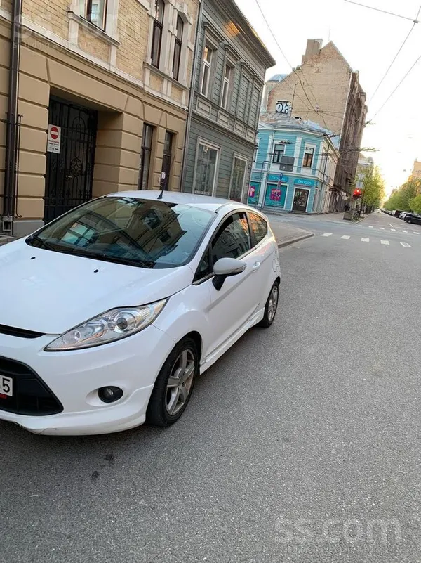 Ford Продаю свою машину потому что улетаю из Латвии