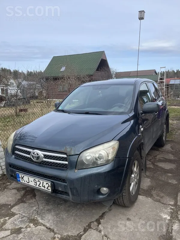Toyota Pārdodu rav4, tiko veikts aizmugurējā sliekšņa apa