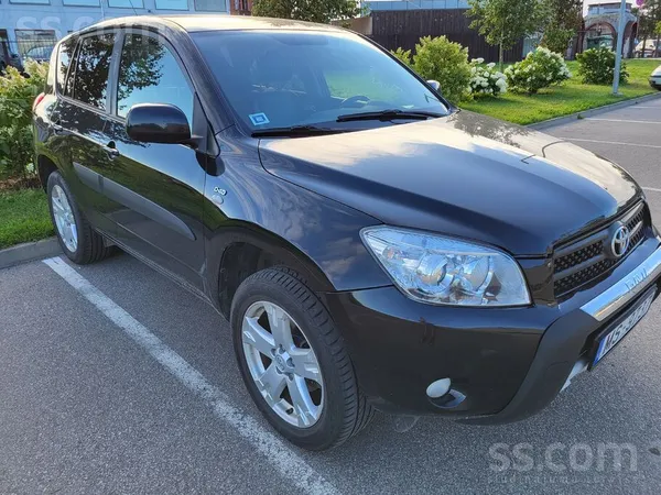 Toyota Auto labi uzturēts, ir āķis, uzstādīta kartera aiz