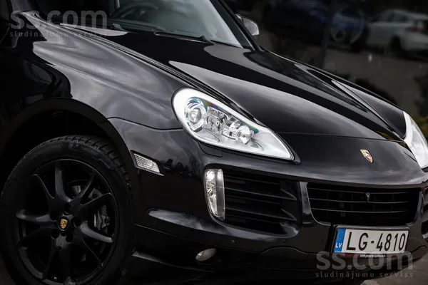 Porsche cayenna s- turbo pakotne, individuls auto, ar vienu no pilnakajam ko