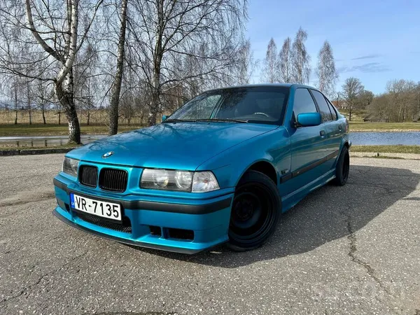 BMW Pārdod bmw 318.