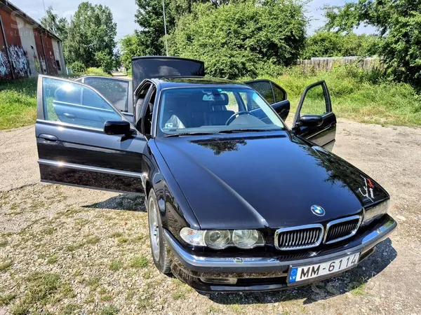 BMW Оригинальный 99300 км пробег, автомат, новая резин