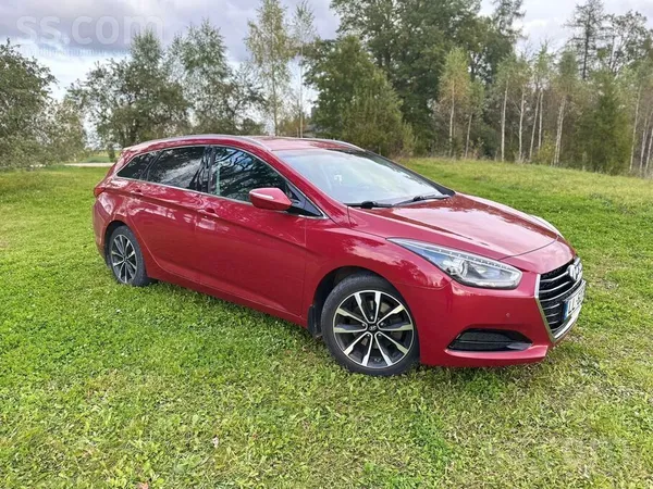 Hyundai Pārdod uzticamu un ekonomisku Hyundai i40 universā