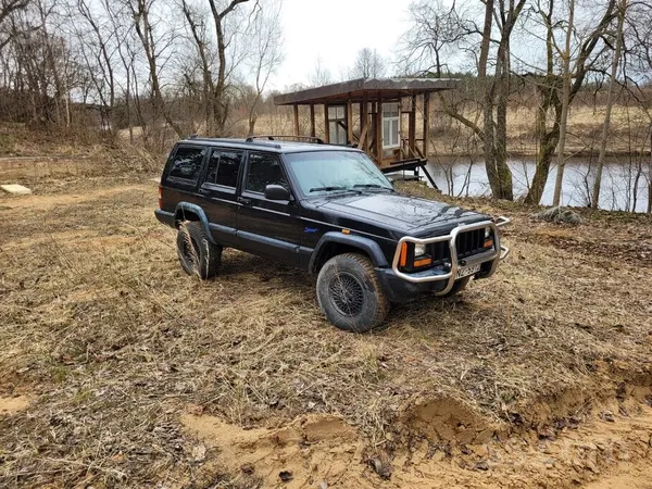 Jeep Labs eksemplārs. 4×4 un pazeminātie darbojas bez p