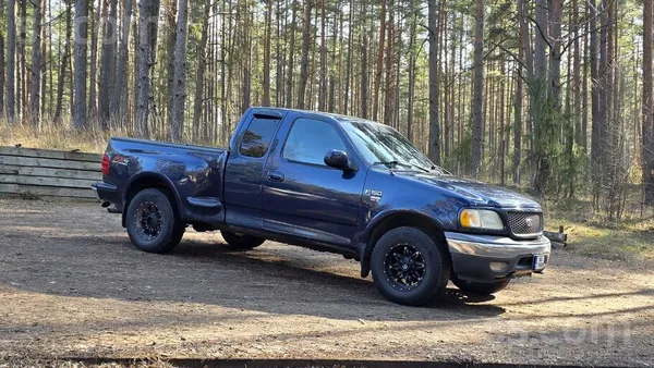 F-150 Xlt Fx4 Offroad, paaugstinātās caurgājamības rūpnīcas modifikācija.
