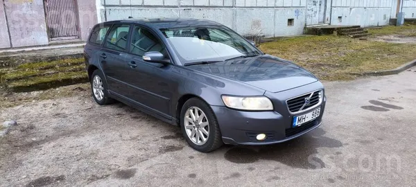 Volvo Pārdod volvo v50 2.0d Tehniski labā stāvoklī. Sama