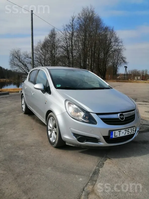Pārdošanā vienkāršs, uzticams auto. Tehniski viss darbojas, vizuāli ir pa kā