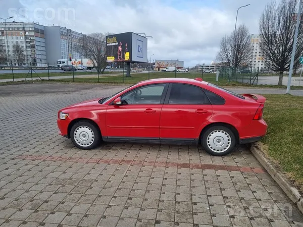 Volvo S40 2009. gada, 2.0 benzīns ar manuālo ātrumkārbu. 
Ar orģinālu nobra