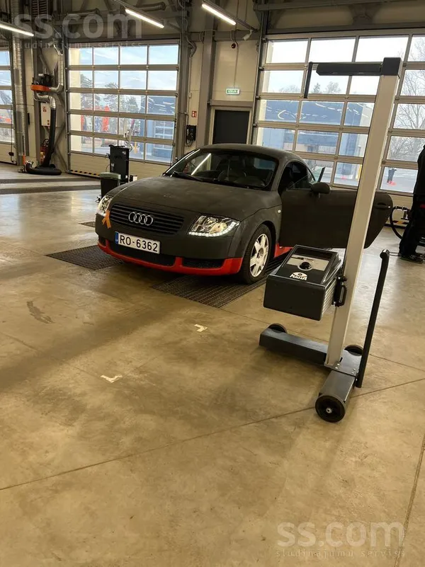 Audi Labs braucams auto. Atrodas vecmilgravi.